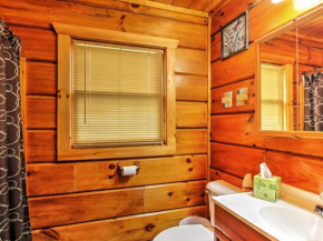Log Cabin Studio in Sevierville with Deck and Hot Tub!